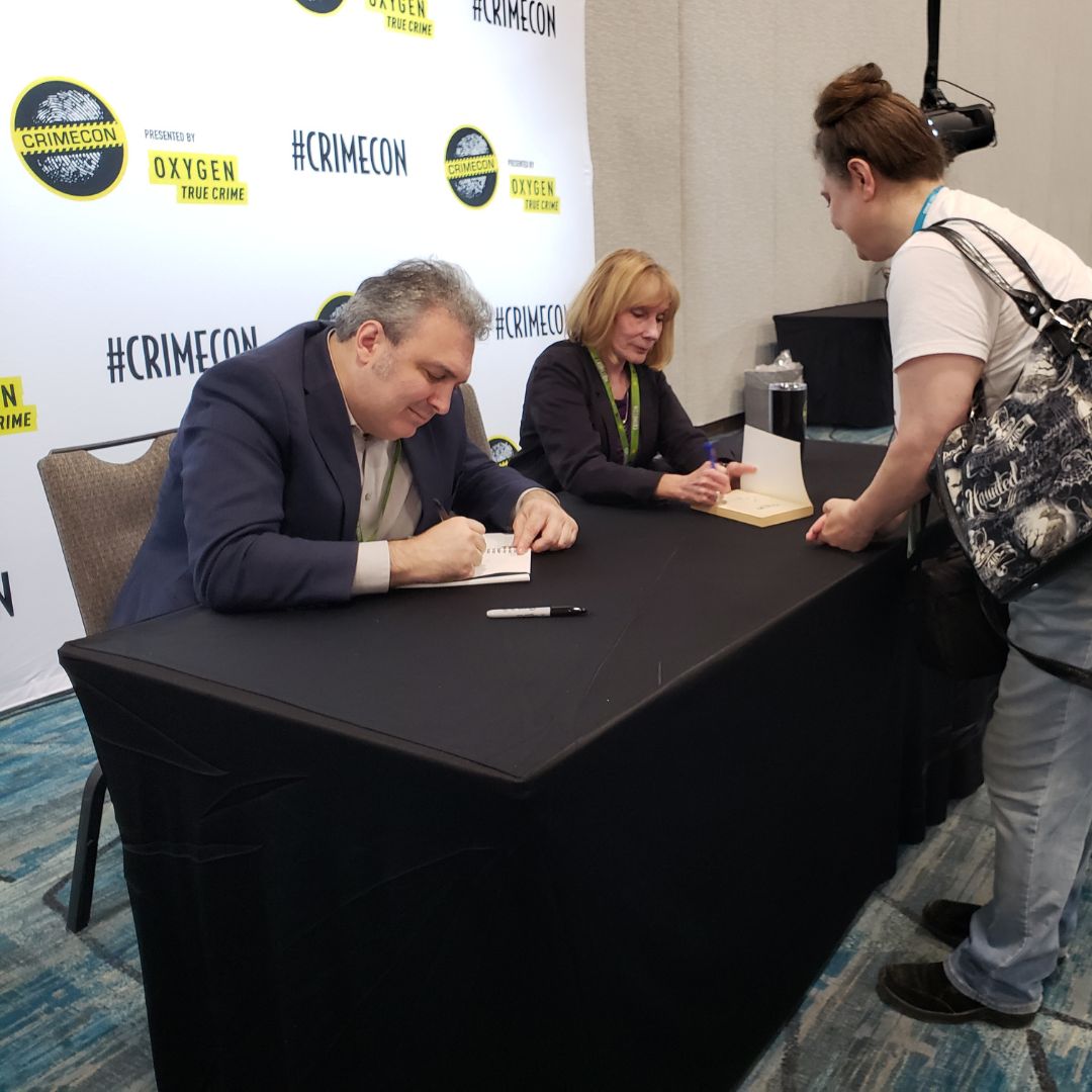 crimecon ramsland brucato signing (1)